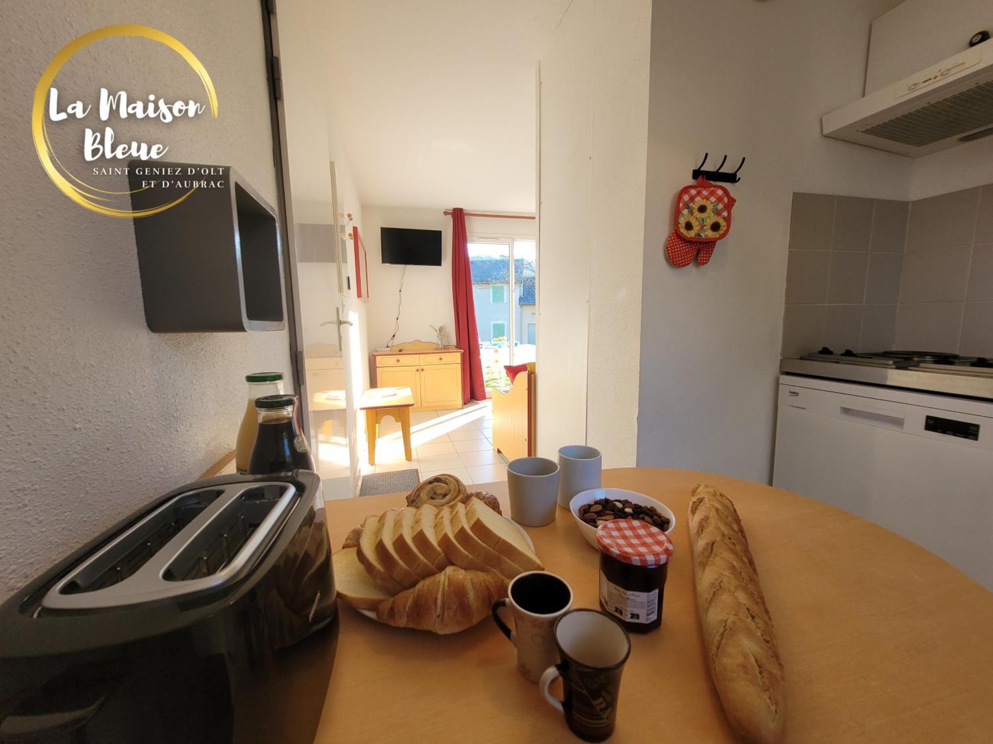 La Maison Bleue, Village Vacances, Piscine, Parking Saint-Geniez-dʼOlt Eksteriør billede