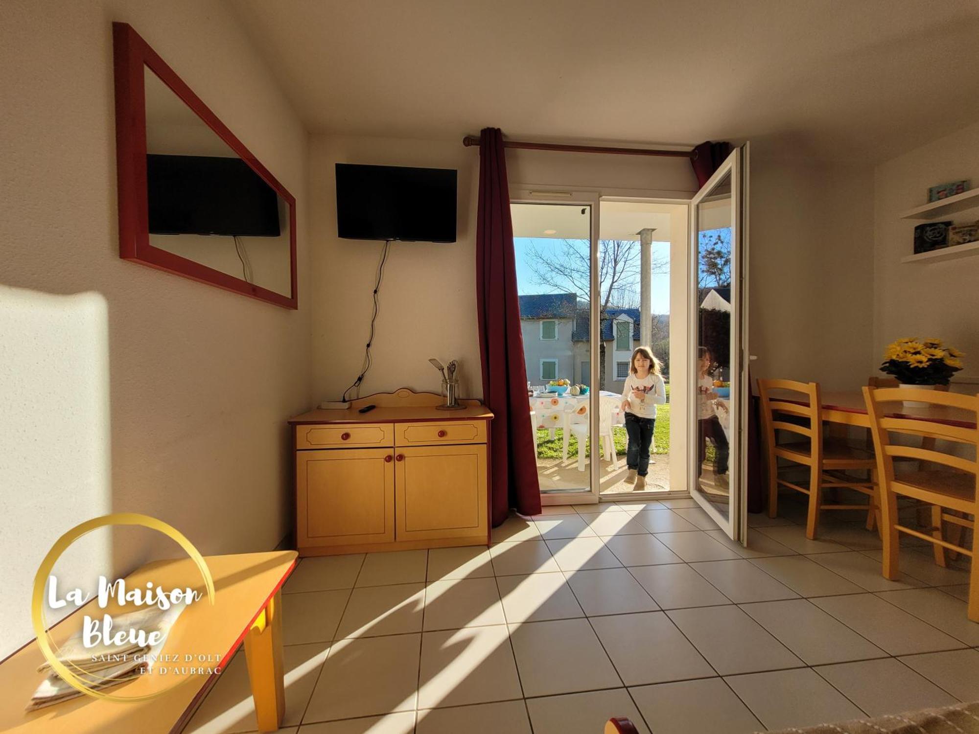 La Maison Bleue, Village Vacances, Piscine, Parking Saint-Geniez-dʼOlt Eksteriør billede