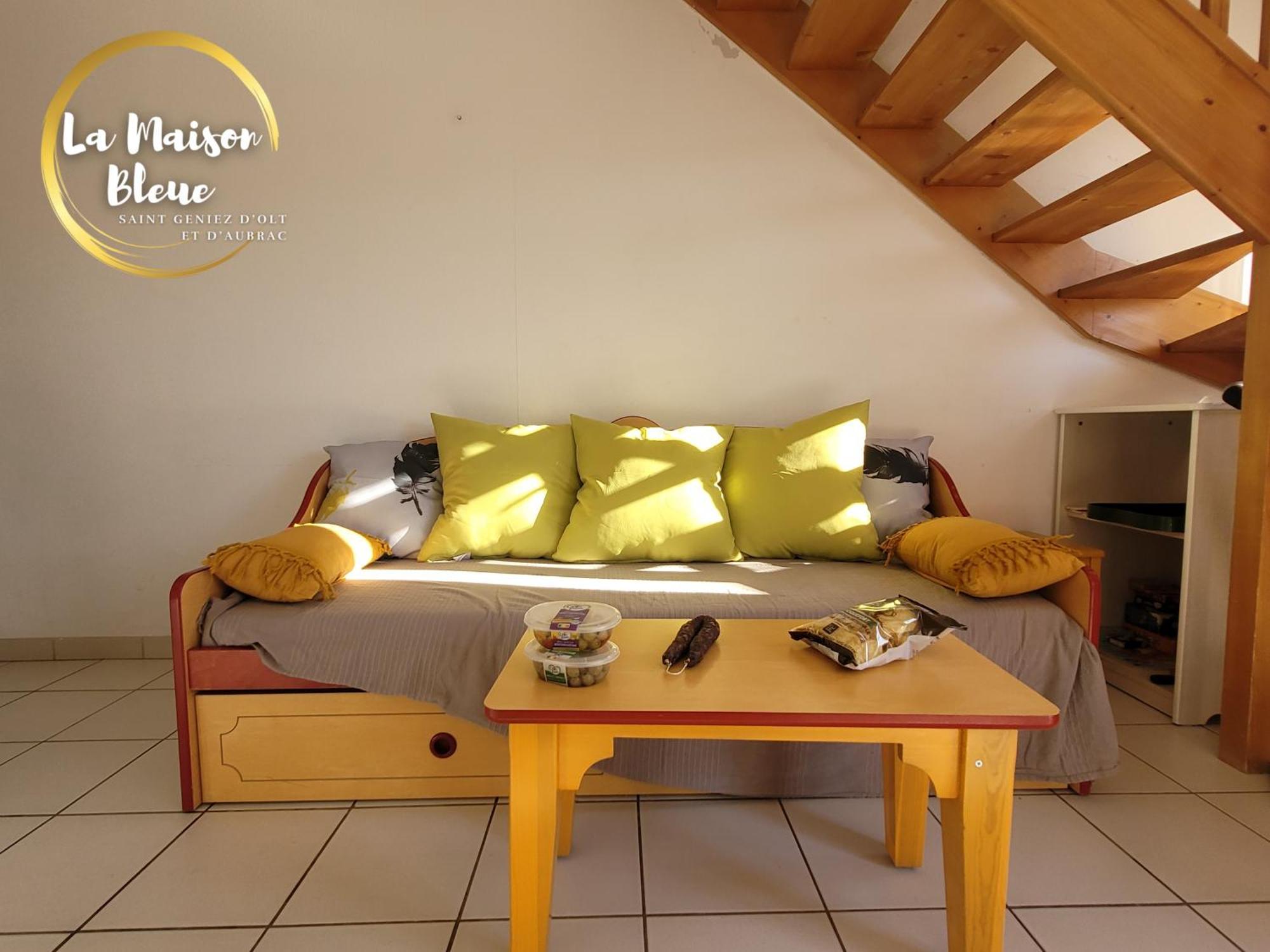 La Maison Bleue, Village Vacances, Piscine, Parking Saint-Geniez-dʼOlt Eksteriør billede