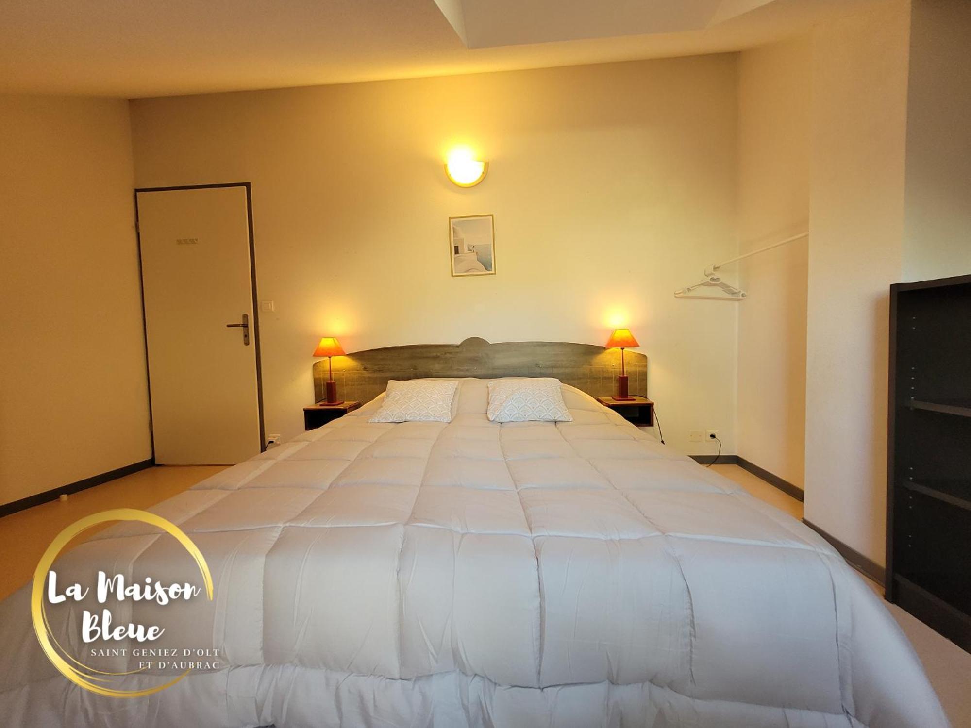 La Maison Bleue, Village Vacances, Piscine, Parking Saint-Geniez-dʼOlt Eksteriør billede