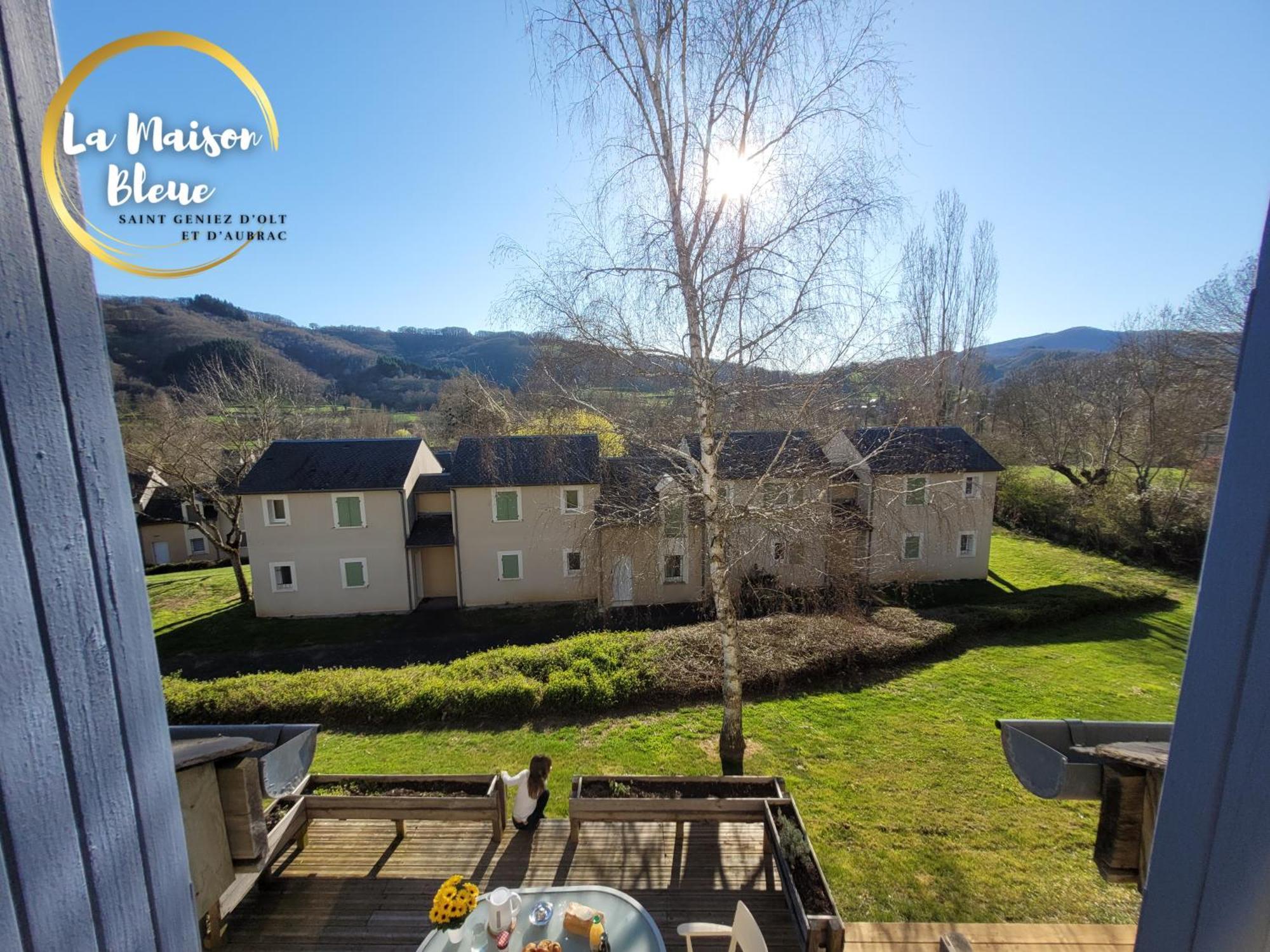 La Maison Bleue, Village Vacances, Piscine, Parking Saint-Geniez-dʼOlt Eksteriør billede