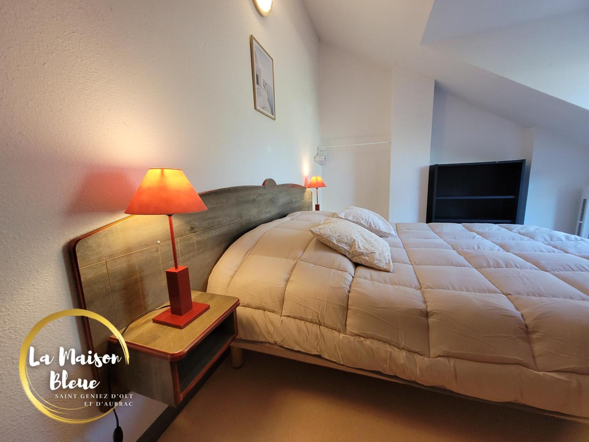 La Maison Bleue, Village Vacances, Piscine, Parking Saint-Geniez-dʼOlt Eksteriør billede