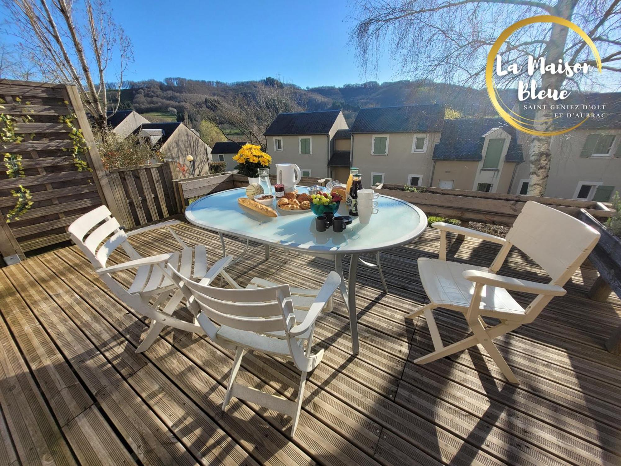 La Maison Bleue, Village Vacances, Piscine, Parking Saint-Geniez-dʼOlt Eksteriør billede