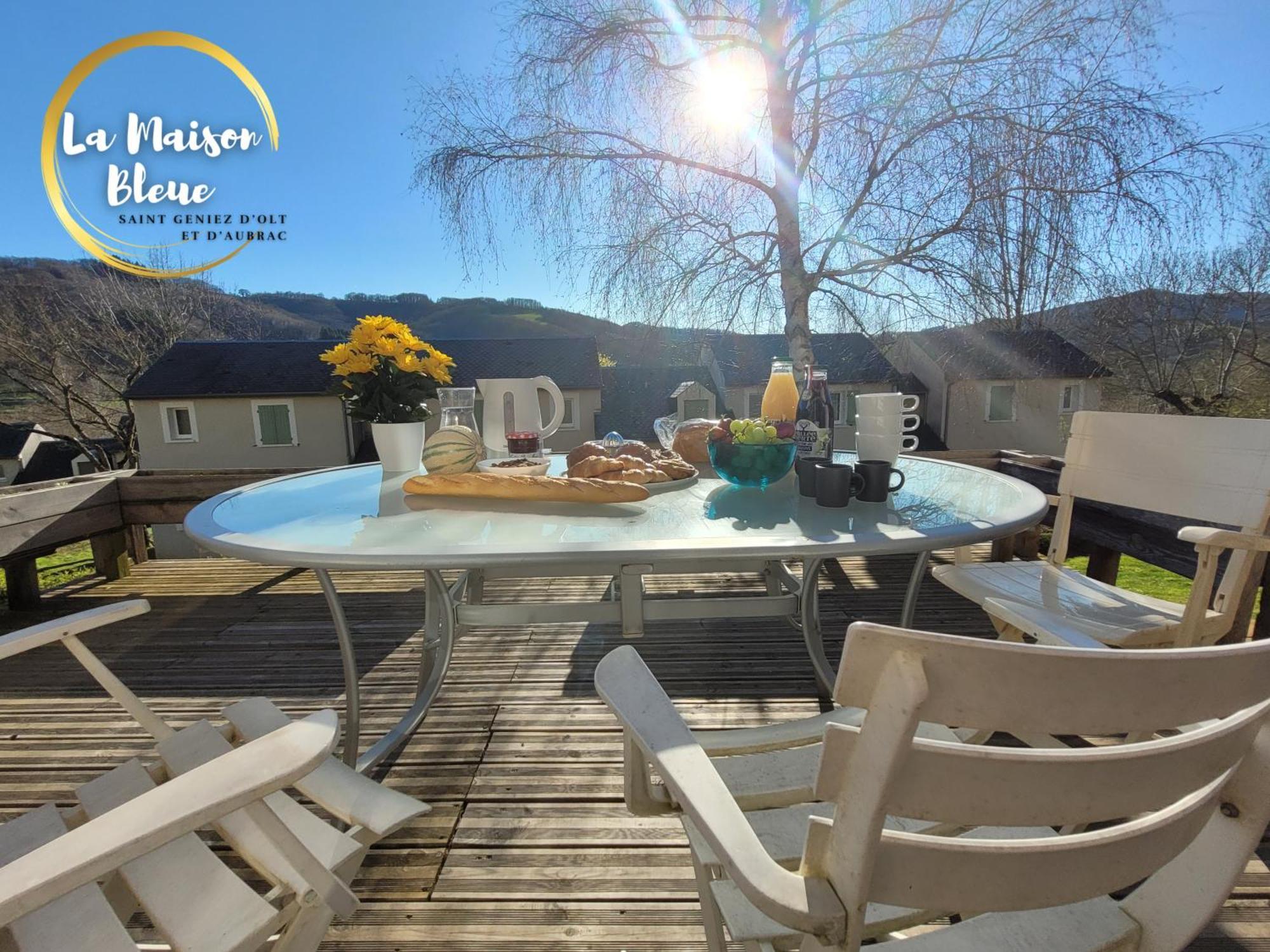 La Maison Bleue, Village Vacances, Piscine, Parking Saint-Geniez-dʼOlt Eksteriør billede