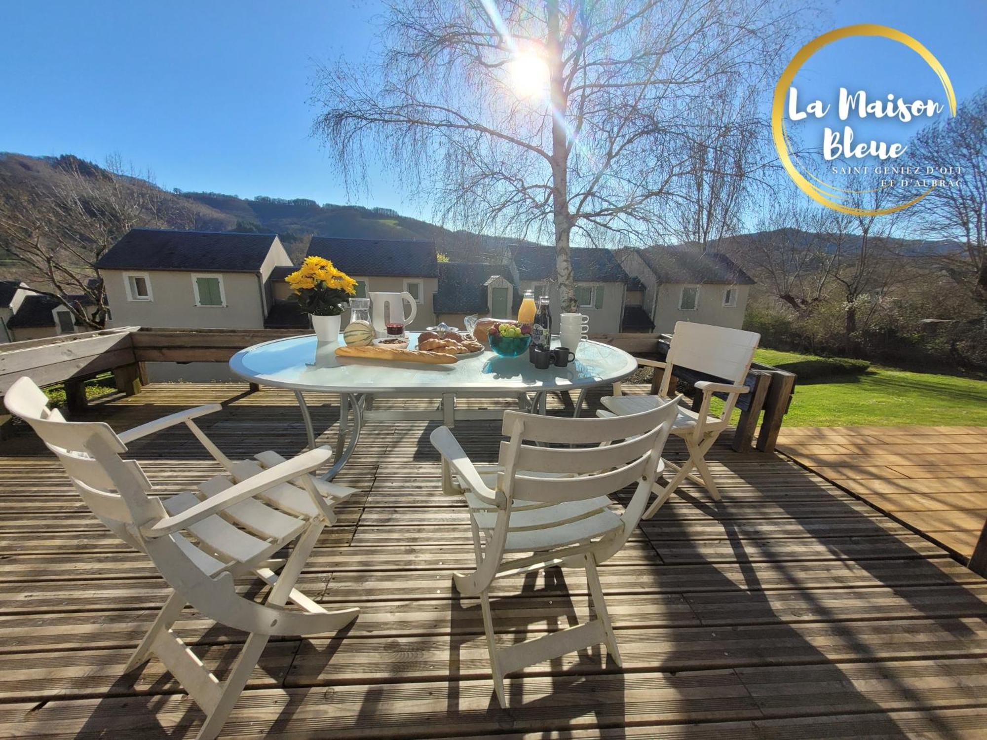 La Maison Bleue, Village Vacances, Piscine, Parking Saint-Geniez-dʼOlt Eksteriør billede