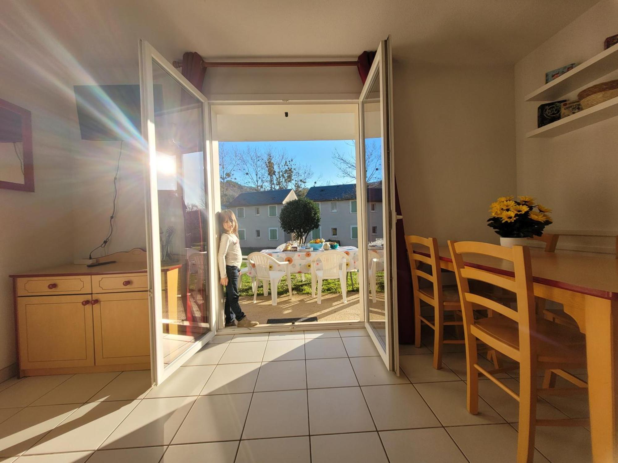 La Maison Bleue, Village Vacances, Piscine, Parking Saint-Geniez-dʼOlt Eksteriør billede