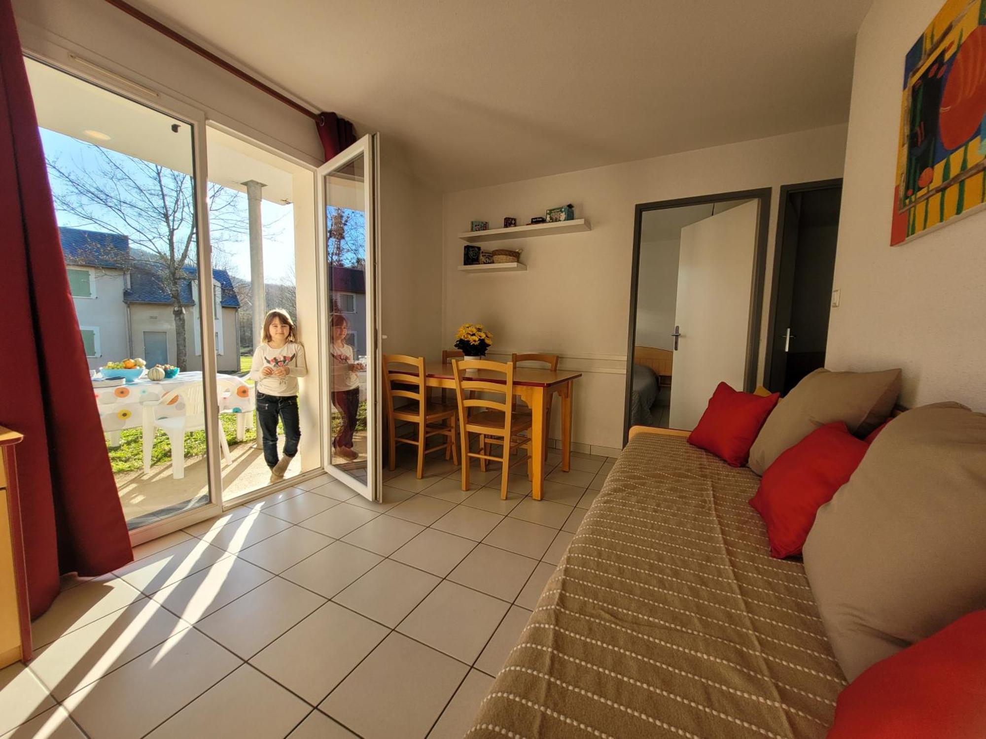 La Maison Bleue, Village Vacances, Piscine, Parking Saint-Geniez-dʼOlt Eksteriør billede