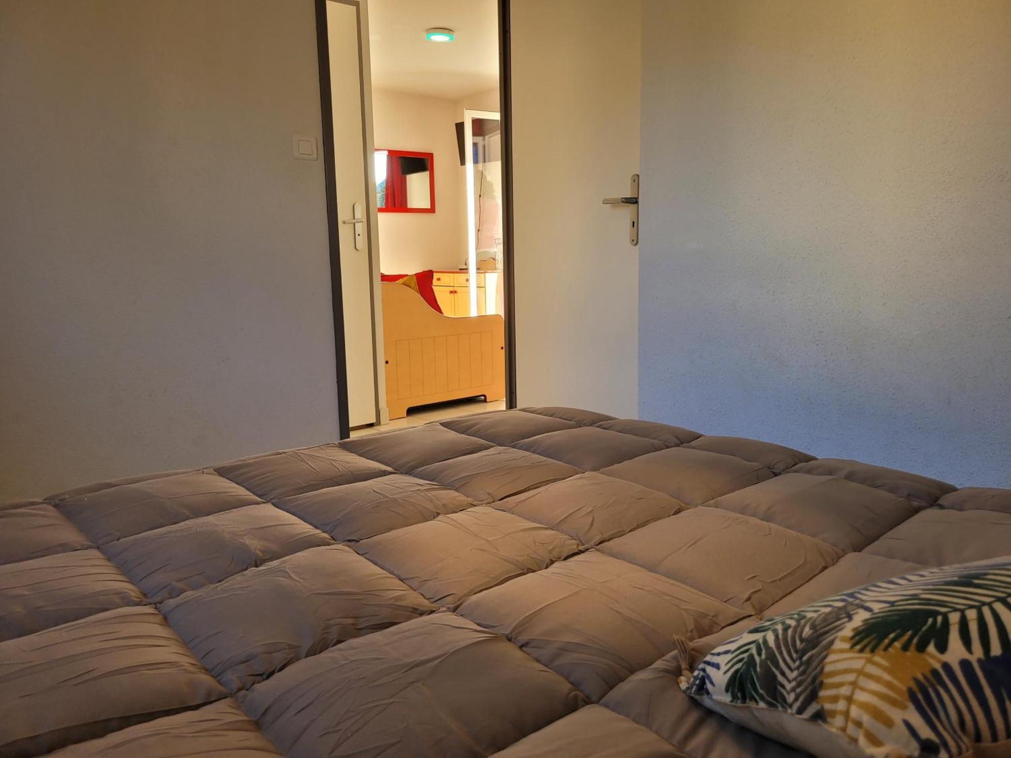 La Maison Bleue, Village Vacances, Piscine, Parking Saint-Geniez-dʼOlt Eksteriør billede